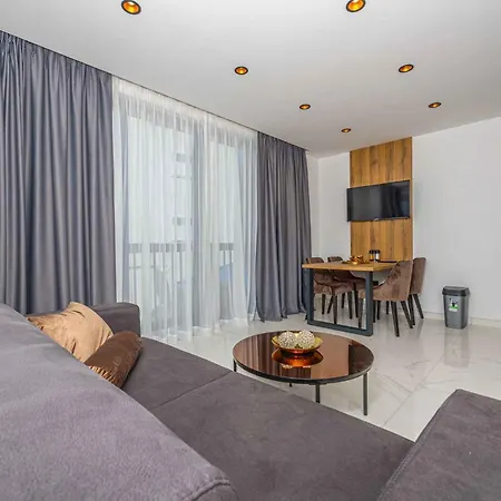 In 45065 Apartment