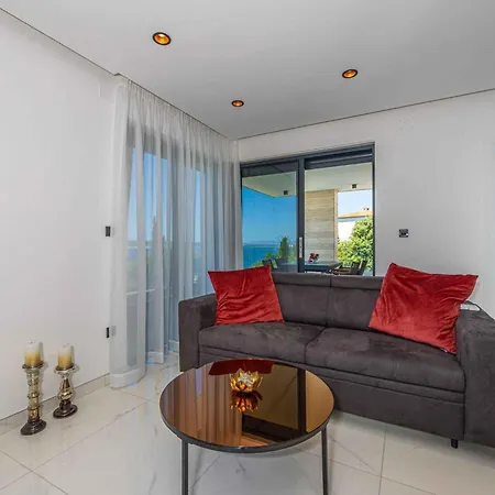 In 45065 Apartment