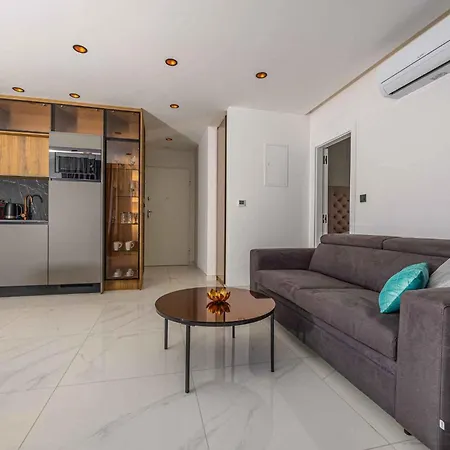 In 45065 Apartment