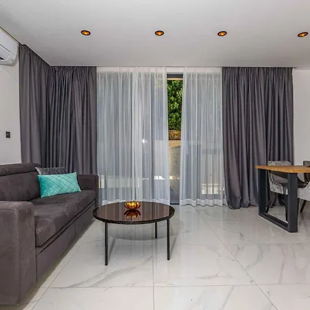 Apartment In 45065