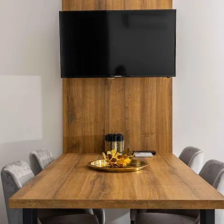 In 45065 Apartment