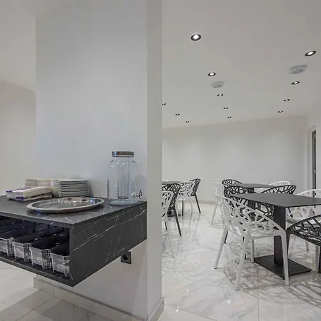 In 45065 Apartment