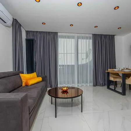 In 45065 Apartment