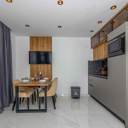 In 45065 Apartment